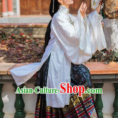 Chinese Ancient Ming Dynasty Palace Female Embroidered Historical Costume Complete Set