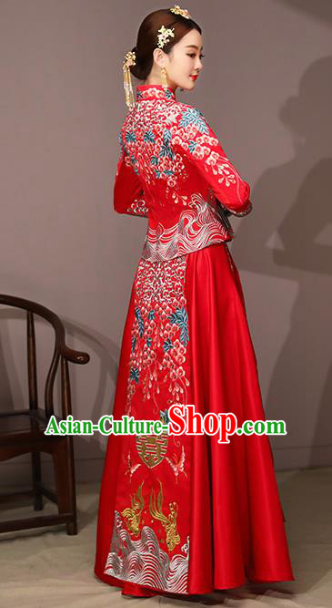 Chinese Traditional Bride Costume Embroidered Xiuhe Suit Ancient Wedding Dress for Women Chinese Traditional Bride Costume Embroidered Xiuhe Suit Ancient Wedding Dress for Women