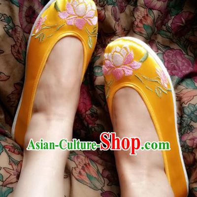 Chinese Ancient Princess Yellow Shoes Traditional Wedding Cloth Shoes Hanfu Shoes Embroidered Lotus Shoes for Women