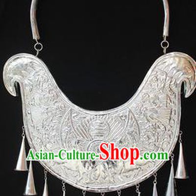 Traditional Chinese Miao Nationality Sliver Carving Butterfly Necklet Hmong Wedding Tassel Necklace for Women