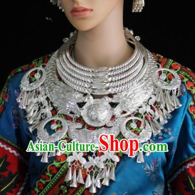 Chinese Traditional Miao Nationality Wedding Necklet Hmong Sliver Carving Necklace for Women