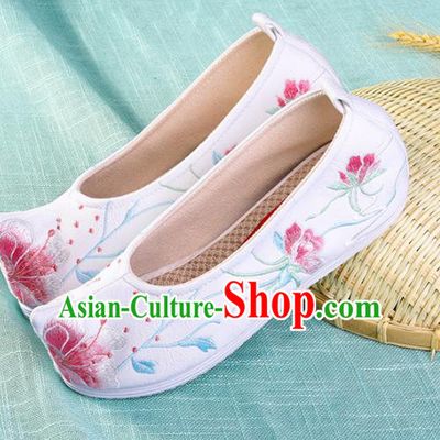 Chinese Traditional Embroidered Peach Blossom White Shoes Hanfu Cloth Shoes Handmade Ancient Princess Shoes for Women