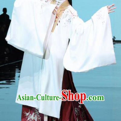Traditional Chinese Ming Dynasty Palace Princess Embroidered Hanfu Dress Ancient Court Replica Costumes for Women