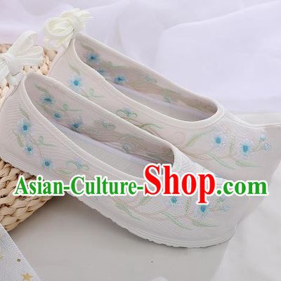 Asian Chinese Traditional Embroidered Frangipani White Shoes Hanfu Shoes National Cloth Shoes for Women