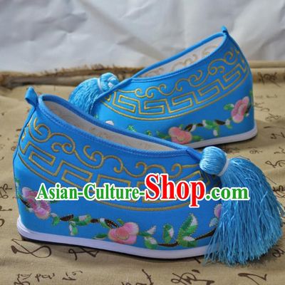 Asian Chinese Traditional Beijing Opera Blue Embroidered Shoes Ancient Princess Shoes Hanfu Shoes for Women