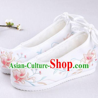 Chinese Handmade Opera Winter White Embroidered Shoes Traditional Hanfu Shoes National Shoes for Women