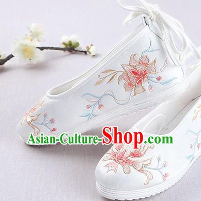 Chinese Handmade Embroidered Flower White Opera Shoes Traditional Hanfu Shoes National Shoes for Women