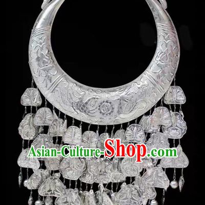 Chinese Handmade Traditional Miao Nationality Silver Carving Necklace Ethnic Wedding Bride Accessories for Women