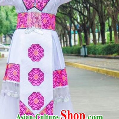 China Yao Ethnic Embroidered White Dress Yunnan Nationality Bride Apparels Miao Minority Wedding Clothing and Hair Accessories