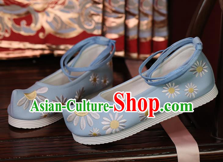 China Embroidered Daisy Shoes Princess Shoes Opera Shoes Handmade Light Blue Cloth Shoes China Embroidered Daisy Shoes Princess Shoes Opera Shoes Handmade Light Blue Cloth Shoes