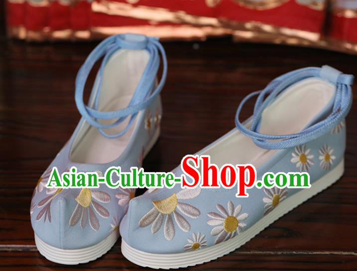 China Embroidered Daisy Shoes Princess Shoes Opera Shoes Handmade Light Blue Cloth Shoes China Embroidered Daisy Shoes Princess Shoes Opera Shoes Handmade Light Blue Cloth Shoes