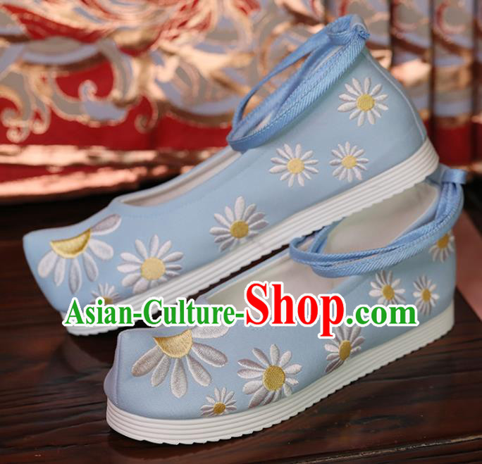 China Embroidered Daisy Shoes Princess Shoes Opera Shoes Handmade Light Blue Cloth Shoes China Embroidered Daisy Shoes Princess Shoes Opera Shoes Handmade Light Blue Cloth Shoes