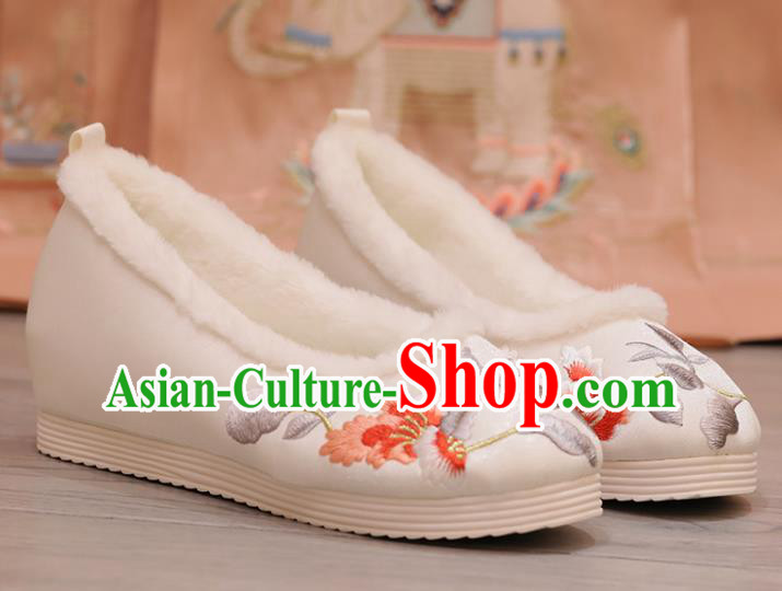 China Winter Shoes Princess Shoes Opera Shoes Handmade Cloth Shoes Embroidered Hibiscus White Shoes