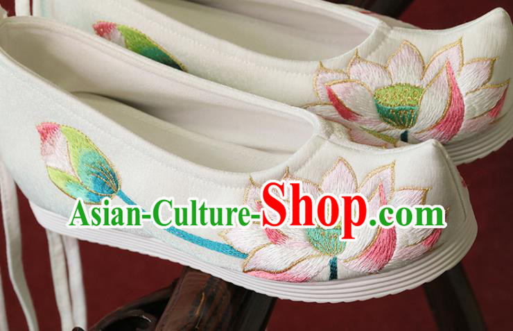 China Handmade White Satin Shoes Song Dynasty Princess Shoes Hanfu Shoes Embroidered Lotus Shoes China Handmade White Satin Shoes Song Dynasty Princess Shoes Hanfu Shoes Embroidered Lotus Shoes