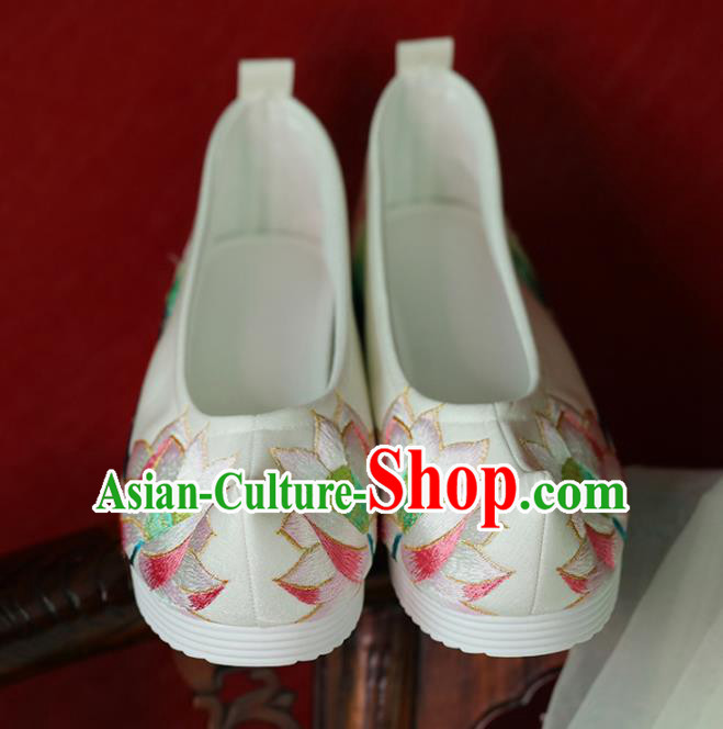 China Handmade White Satin Shoes Song Dynasty Princess Shoes Hanfu Shoes Embroidered Lotus Shoes China Handmade White Satin Shoes Song Dynasty Princess Shoes Hanfu Shoes Embroidered Lotus Shoes