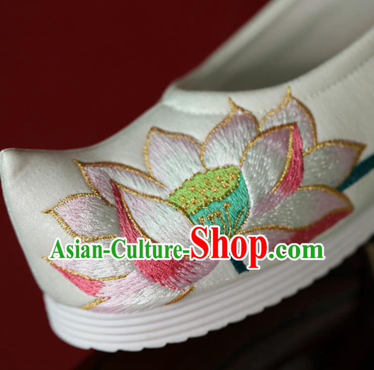 China Handmade White Satin Shoes Song Dynasty Princess Shoes Hanfu Shoes Embroidered Lotus Shoes China Handmade White Satin Shoes Song Dynasty Princess Shoes Hanfu Shoes Embroidered Lotus Shoes