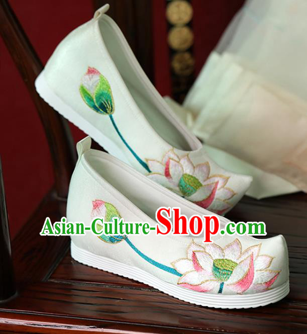 China Handmade White Satin Shoes Song Dynasty Princess Shoes Hanfu Shoes Embroidered Lotus Shoes China Handmade White Satin Shoes Song Dynasty Princess Shoes Hanfu Shoes Embroidered Lotus Shoes