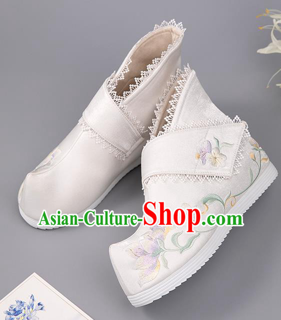 Chinese Embroidered Flowers Beige Boots Ancient Female Swordsman Shoes Handmade Cloth Shoes Chinese Embroidered Flowers Beige Boots Ancient Female Swordsman Shoes Handmade Cloth Shoes