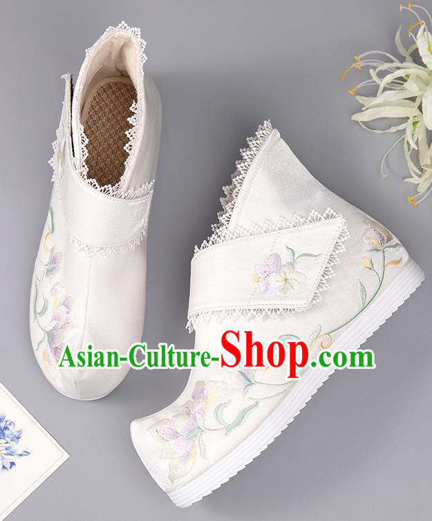 Chinese Embroidered Flowers Beige Boots Ancient Female Swordsman Shoes Handmade Cloth Shoes Chinese Embroidered Flowers Beige Boots Ancient Female Swordsman Shoes Handmade Cloth Shoes
