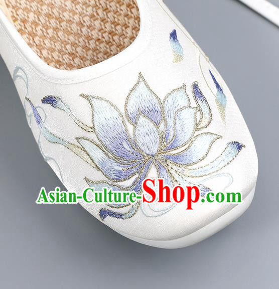 China Embroidered Epiphyllum Shoes Ancient Court Shoes Traditional Hanfu Shoes Ming Dynasty Princess Shoes China Embroidered Epiphyllum Shoes Ancient Court Shoes Traditional Hanfu Shoes Ming Dynasty Princess Shoes