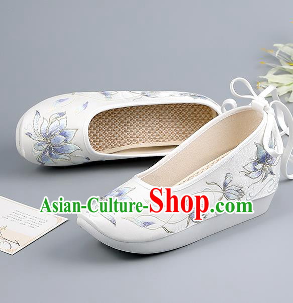 China Embroidered Epiphyllum Shoes Ancient Court Shoes Traditional Hanfu Shoes Ming Dynasty Princess Shoes China Embroidered Epiphyllum Shoes Ancient Court Shoes Traditional Hanfu Shoes Ming Dynasty Princess Shoes