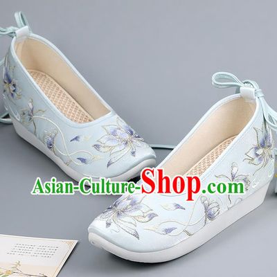 China Ancient Court Shoes Traditional Hanfu Shoes Ming Dynasty Princess Shoes Embroidered Epiphyllum Blue Shoes