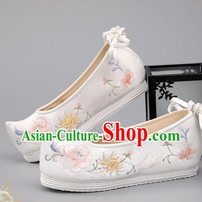China White Embroidered Peony Shoes Princess Shoes Ming Dynasty Shoes Traditional Hanfu Shoes Cloth Shoes