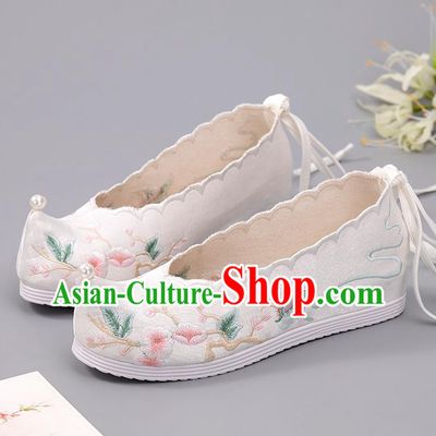 China Embroidered Plum Blossom Shoes Handmade White Cloth Shoes Hanfu Shoes Pearl Shoes