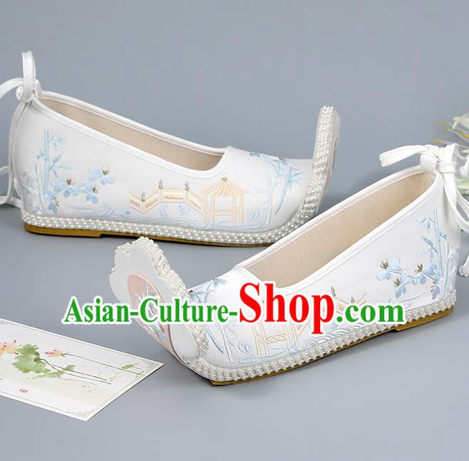 China Ming Dynasty Young Lady Shoes Traditional Hanfu Shoes Embroidered Shoes White Shoes China Ming Dynasty Young Lady Shoes Traditional Hanfu Shoes Embroidered Shoes White Shoes