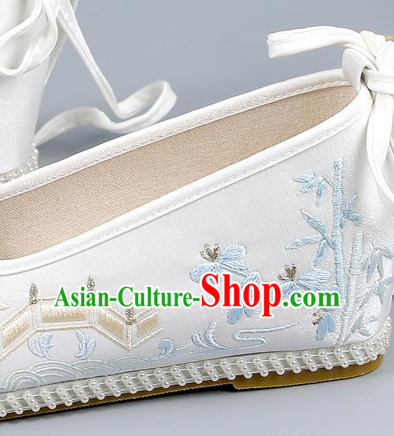 China Ming Dynasty Young Lady Shoes Traditional Hanfu Shoes Embroidered Shoes White Shoes China Ming Dynasty Young Lady Shoes Traditional Hanfu Shoes Embroidered Shoes White Shoes