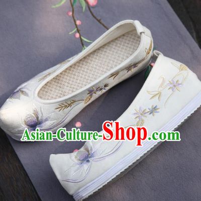 Traditional China Embroidered Lotus White Shoes Handmade Shoes National Shoes Cloth Shoes