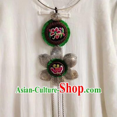 China National Accessories Women Embroidered Necklet Ethnic Silver Carving Green String Necklace