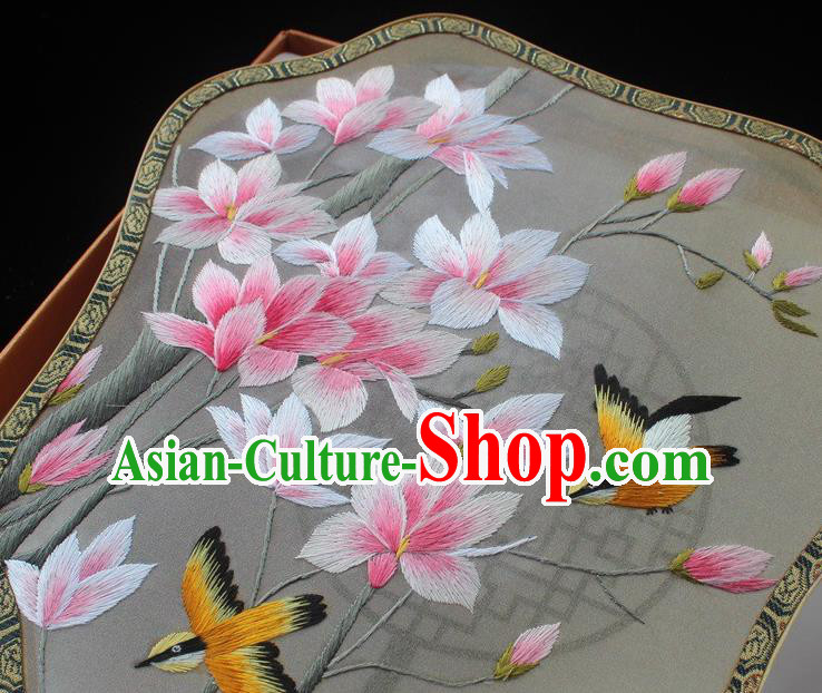 China Suzhou Embroidery Palace Fan Handmade Silk Fan Classical Dance Embroidered Palm Leaf Fans China Suzhou Embroidery Palace Fan Handmade Silk Fan Classical Dance Embroidered Palm Leaf Fans