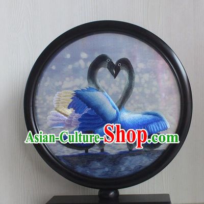 China Suzhou Embroidery Swan Desk Screen Handmade Craft Traditional Rosewood Table Decoration