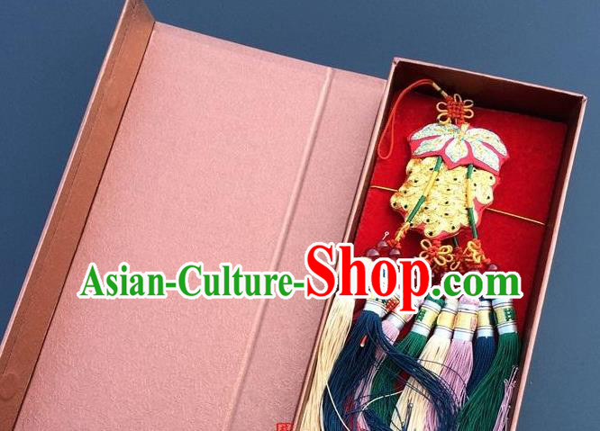 China Embroidery Golden Grape Craft Traditional Embroidered Car Pendant Accessories China Embroidery Golden Grape Craft Traditional Embroidered Car Pendant Accessories