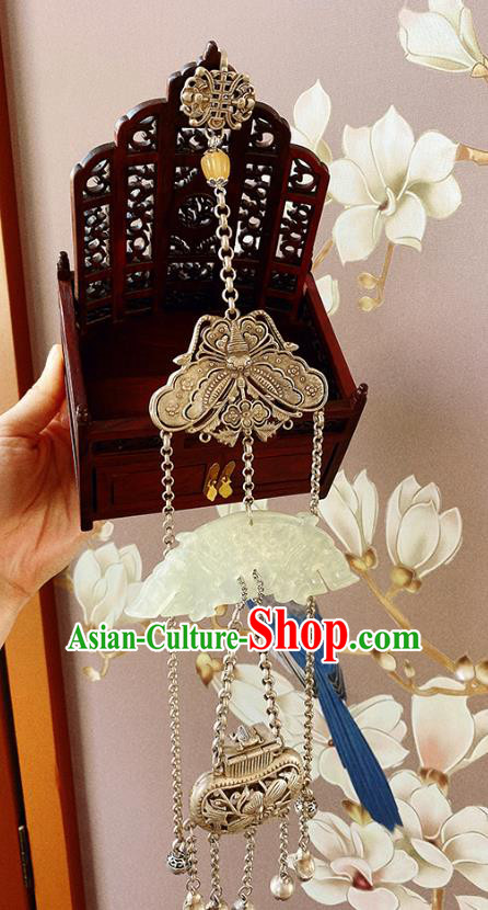 China Classical Cheongsam Jade Dragon Accessories Traditional Carving Silver Brooch China Classical Cheongsam Jade Dragon Accessories Traditional Carving Silver Brooch