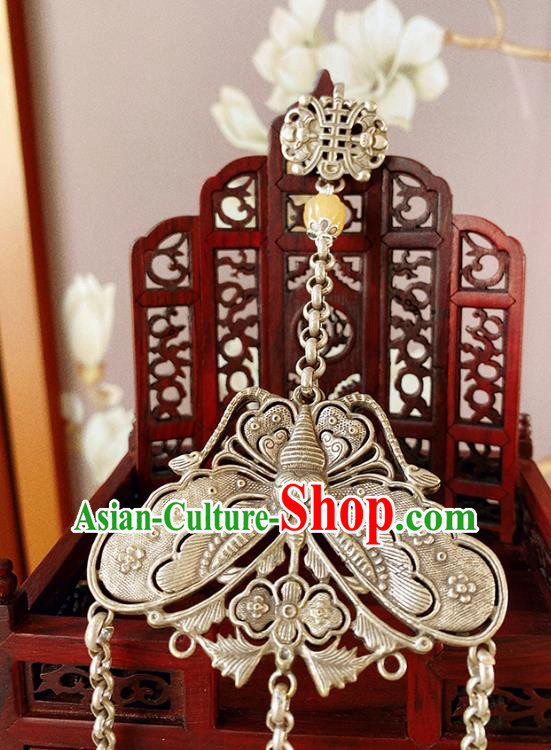 China Classical Cheongsam Jade Dragon Accessories Traditional Carving Silver Brooch China Classical Cheongsam Jade Dragon Accessories Traditional Carving Silver Brooch