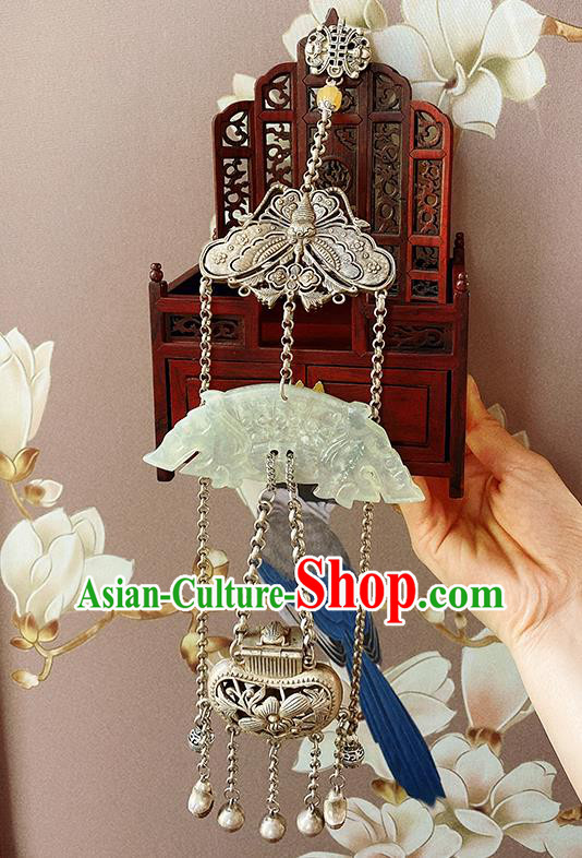 China Classical Cheongsam Jade Dragon Accessories Traditional Carving Silver Brooch China Classical Cheongsam Jade Dragon Accessories Traditional Carving Silver Brooch