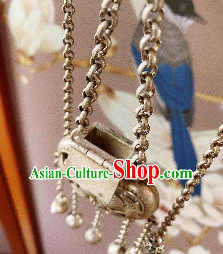 China Classical Cheongsam Jade Dragon Accessories Traditional Carving Silver Brooch China Classical Cheongsam Jade Dragon Accessories Traditional Carving Silver Brooch