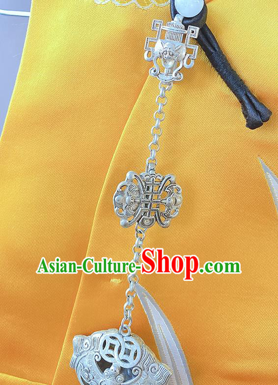 China Classical Silver Bells Tassel Pendant Cheongsam Accessories Traditional Carving Bat Brooch China Classical Silver Bells Tassel Pendant Cheongsam Accessories Traditional Carving Bat Brooch