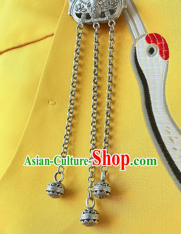 China Classical Silver Bells Tassel Pendant Cheongsam Accessories Traditional Carving Bat Brooch China Classical Silver Bells Tassel Pendant Cheongsam Accessories Traditional Carving Bat Brooch