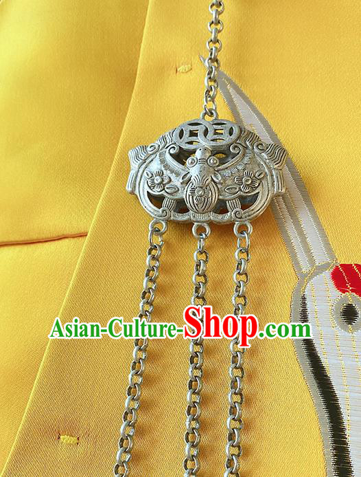 China Classical Silver Bells Tassel Pendant Cheongsam Accessories Traditional Carving Bat Brooch China Classical Silver Bells Tassel Pendant Cheongsam Accessories Traditional Carving Bat Brooch