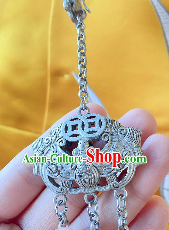 China Classical Silver Bells Tassel Pendant Cheongsam Accessories Traditional Carving Bat Brooch China Classical Silver Bells Tassel Pendant Cheongsam Accessories Traditional Carving Bat Brooch
