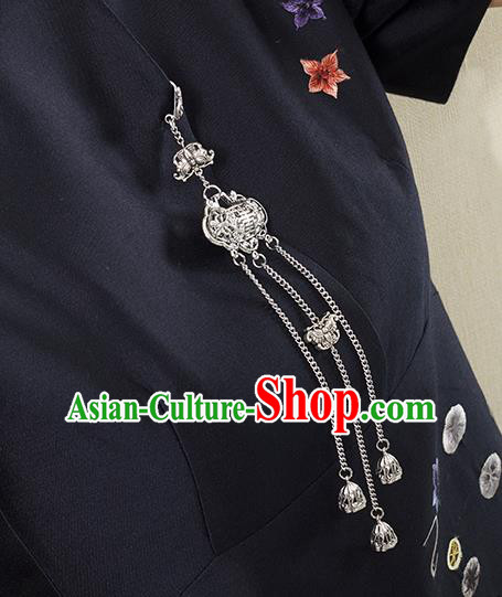 China Traditional Cheongsam Accessories Classical Carving Butterfly Brooch Tassel Pendant China Traditional Cheongsam Accessories Classical Carving Butterfly Brooch Tassel Pendant