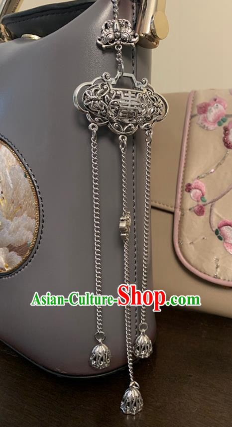China Traditional Cheongsam Accessories Classical Carving Butterfly Brooch Tassel Pendant China Traditional Cheongsam Accessories Classical Carving Butterfly Brooch Tassel Pendant