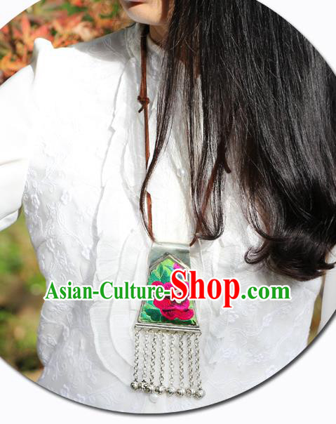 China National Green Embroidered Necklace Handmade Ethnic Women Bells Tassel Accessories China National Green Embroidered Necklace Handmade Ethnic Women Bells Tassel Accessories