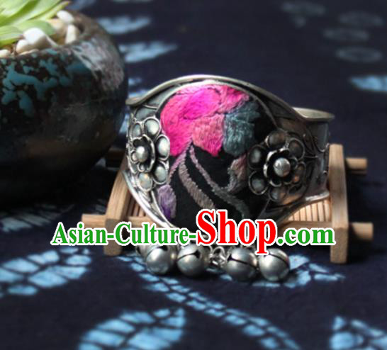 China Ethnic Women Accessories Handmade National Embroidered Bracelet Silver Bangle China Ethnic Women Accessories Handmade National Embroidered Bracelet Silver Bangle
