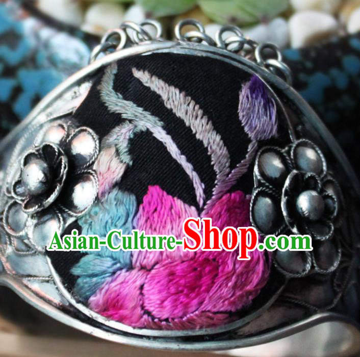 China Ethnic Women Accessories Handmade National Embroidered Bracelet Silver Bangle China Ethnic Women Accessories Handmade National Embroidered Bracelet Silver Bangle