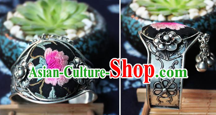 China Ethnic Women Accessories Handmade National Embroidered Bracelet Silver Bangle China Ethnic Women Accessories Handmade National Embroidered Bracelet Silver Bangle