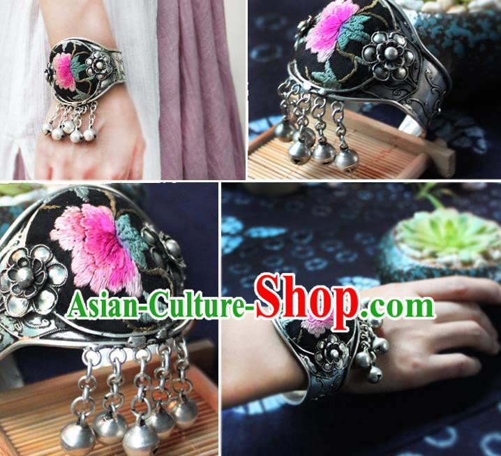 China Ethnic Women Accessories Handmade National Embroidered Bracelet Silver Bangle China Ethnic Women Accessories Handmade National Embroidered Bracelet Silver Bangle